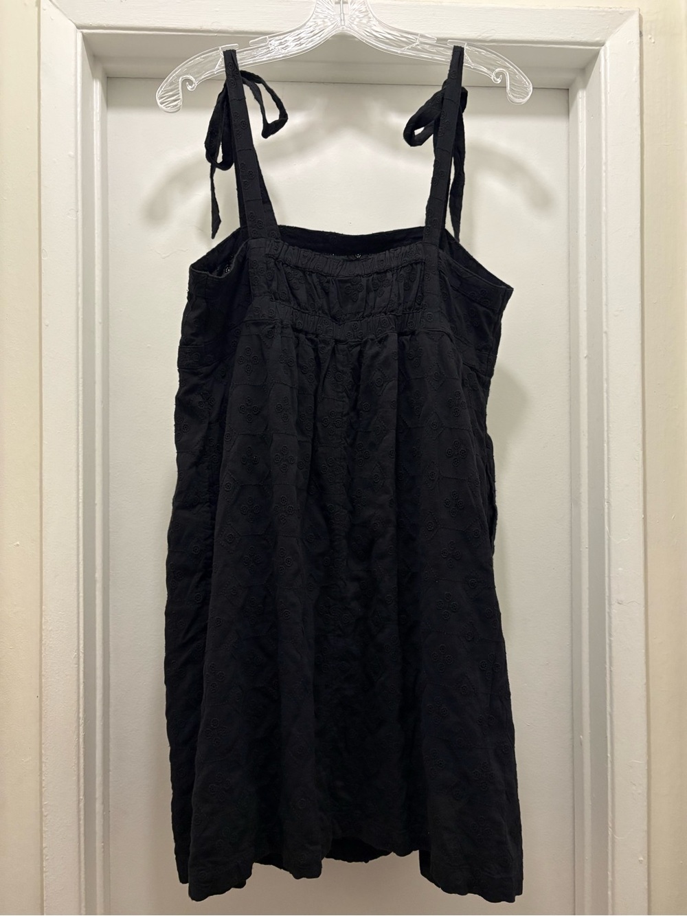 Old Navy Tie-Shoulder Embroidered Mini
Babydoll Swing Dress Size Medium Women’s - Picture 4 of 10